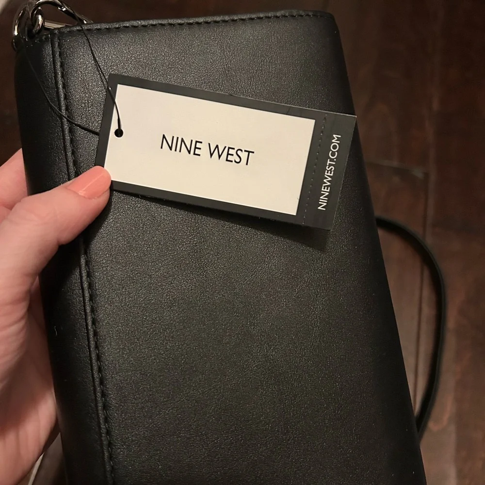 NWT Elegant Black Shoulder Bag - Picture 1 of 8
